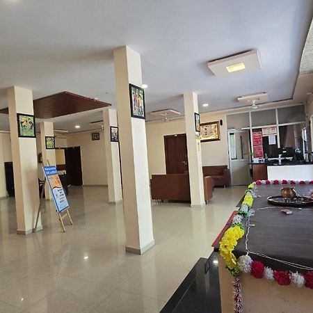Hotel Maheshwari Green'S Ujjain Bagian luar foto