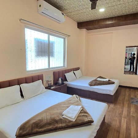 Hotel Maheshwari Green'S Ujjain Bagian luar foto