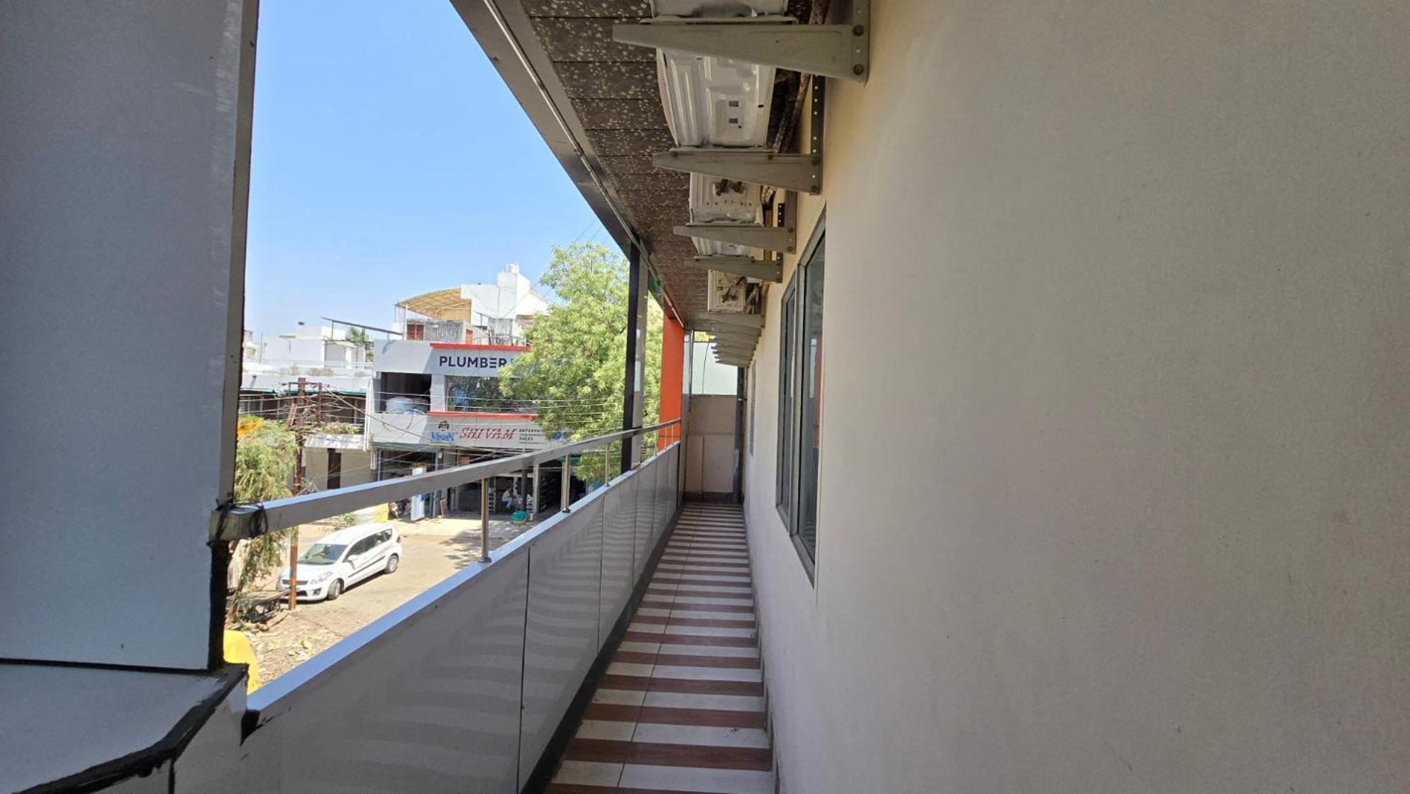 Hotel Maheshwari Green'S Ujjain Bagian luar foto