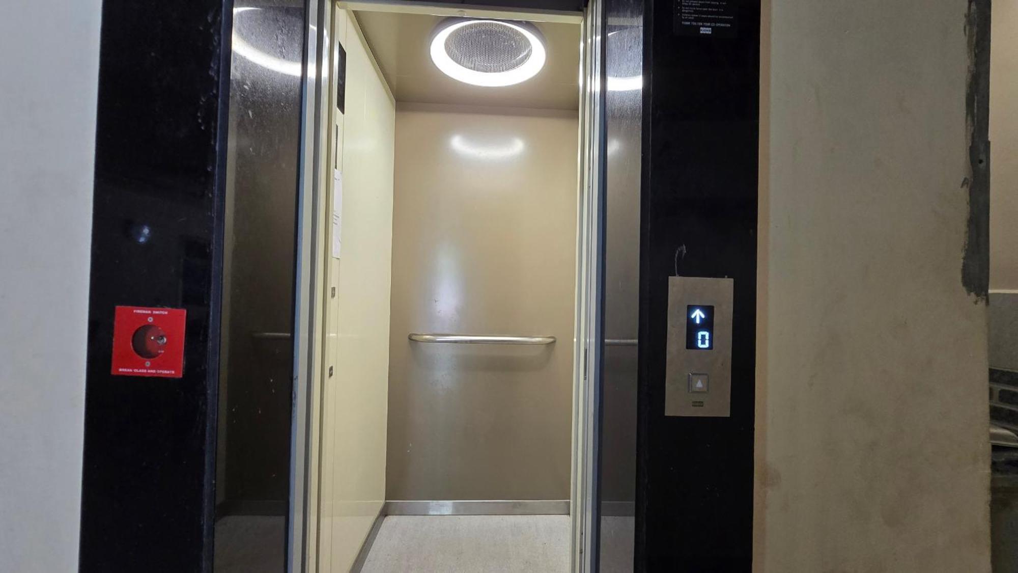 Hotel Maheshwari Green'S Ujjain Bagian luar foto