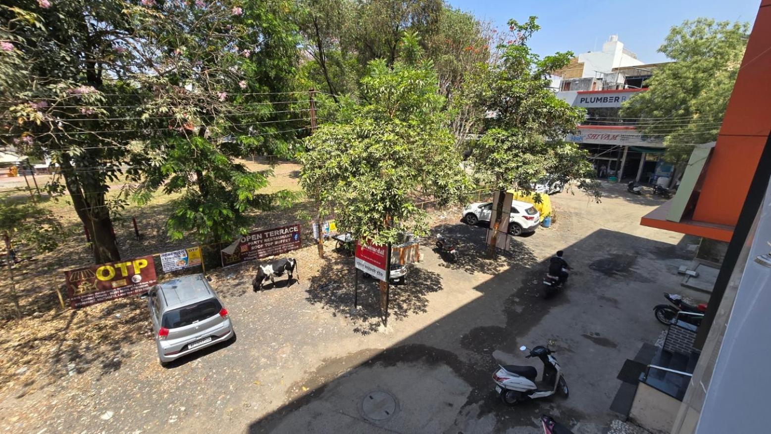 Hotel Maheshwari Green'S Ujjain Bagian luar foto