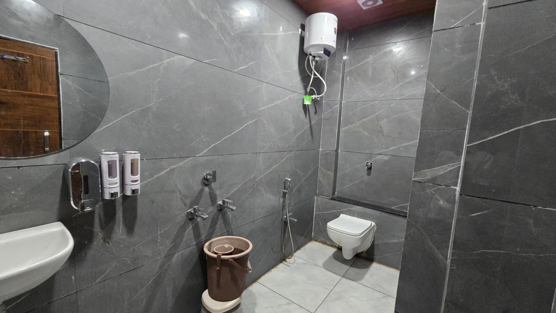 Hotel Maheshwari Green'S Ujjain Bagian luar foto