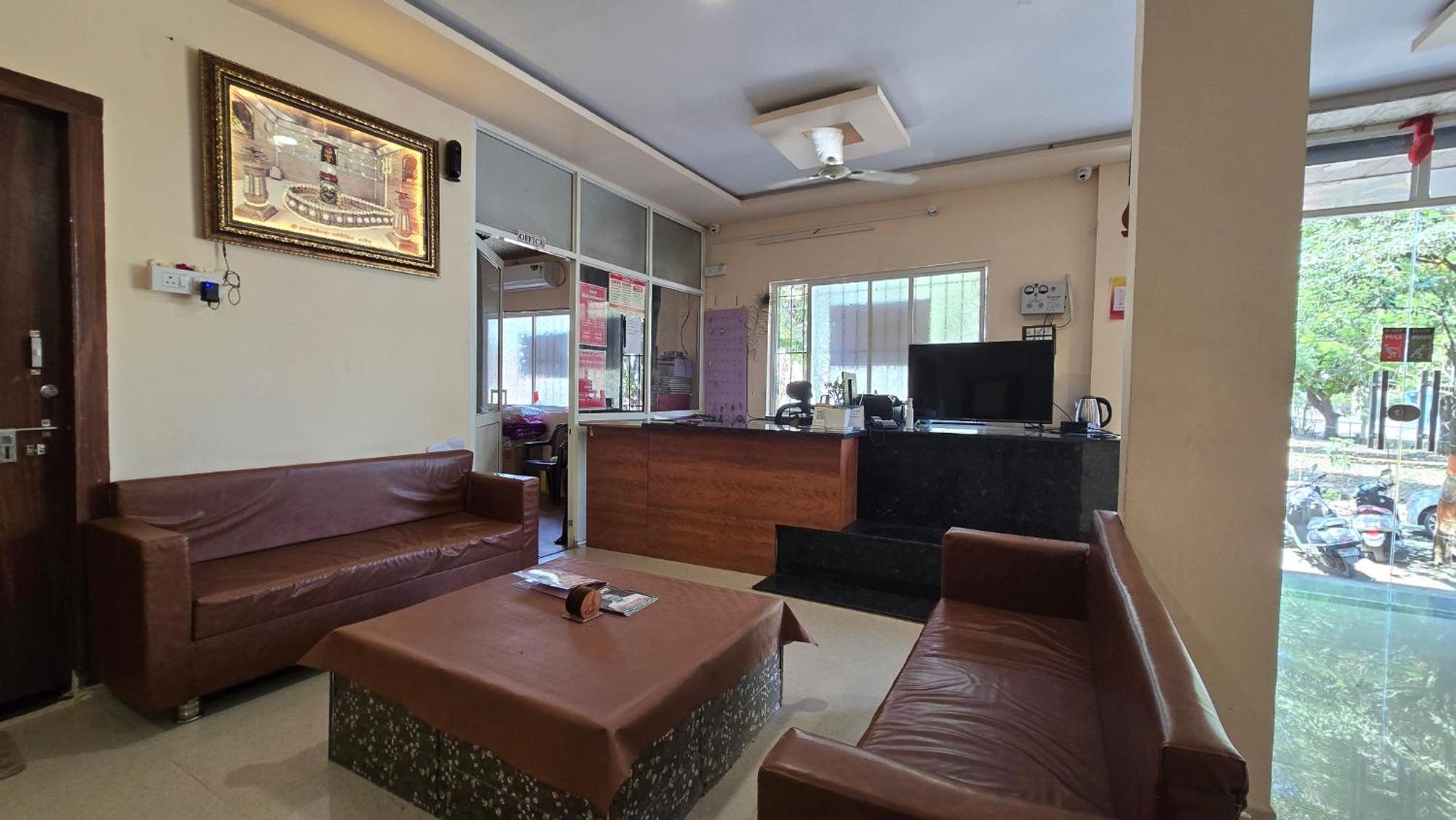 Hotel Maheshwari Green'S Ujjain Bagian luar foto