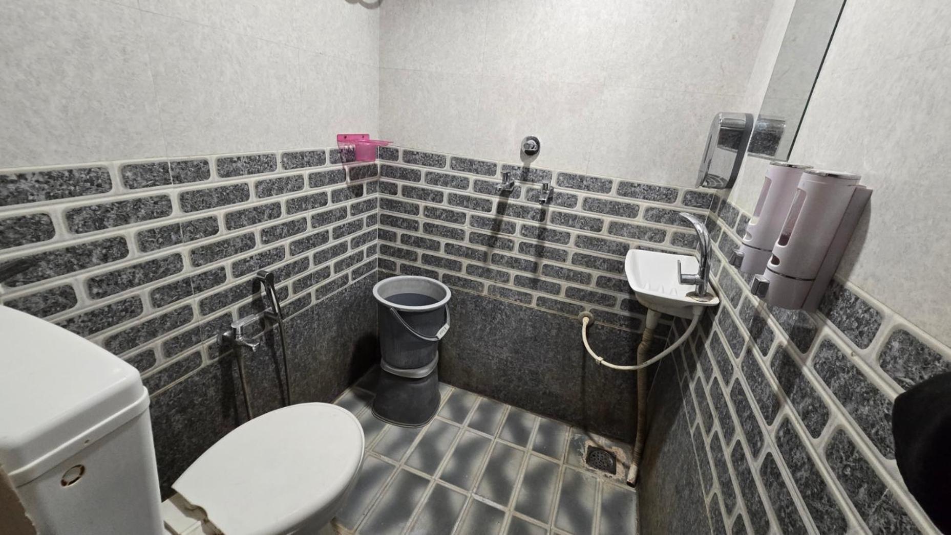 Hotel Maheshwari Green'S Ujjain Bagian luar foto